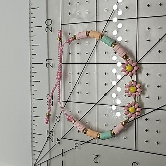 Handmade Colorful Pink Daisy Bracelet - Picture 3 of 3